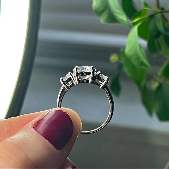 💍 Cubic Zirconia Classic Triple Stone Ring - Picture 6 of 6